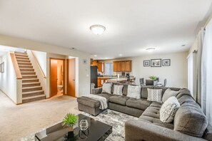 Interior - Serenity in Prime Everett Craftsman Near Boeing! (Everett)