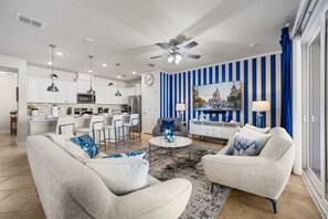 Televisión, reproductor de DVD, estéreo y oficina