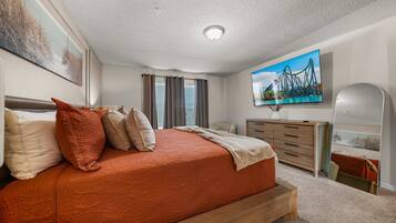 5 bedrooms, desk, iron/ironing board, WiFi