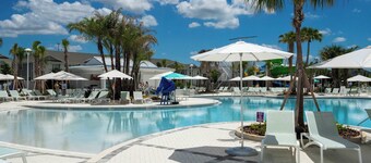 Modern 5BR Nintendo Loft & Private Pool 16144