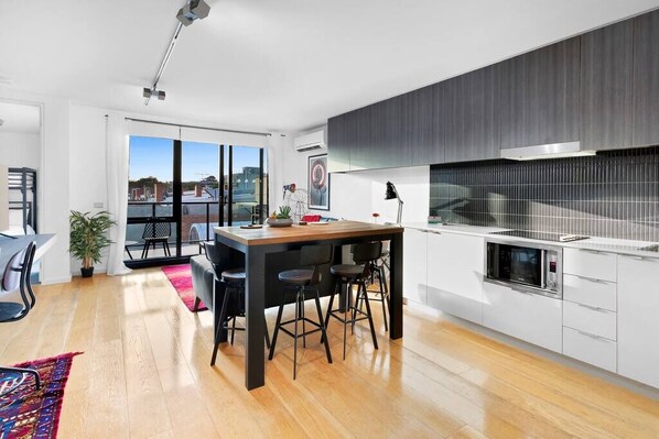 Interior - Modern Comfort in Heart of St Kilda (St Kilda)