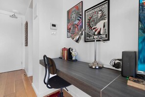 Interior - Modern Comfort in Heart of St Kilda (St Kilda)