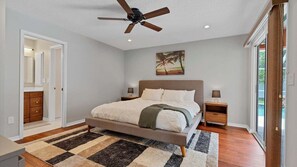Interior - Ebr7483 (Englewood)
