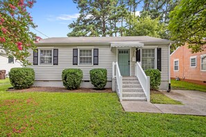Interior - Bull City Bungalow - Walk to 9th Street Near Duke (Durham)