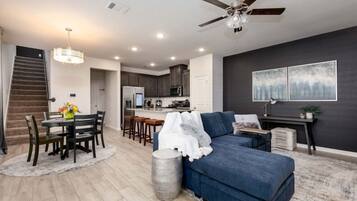 House (2 Bedrooms) | Interior