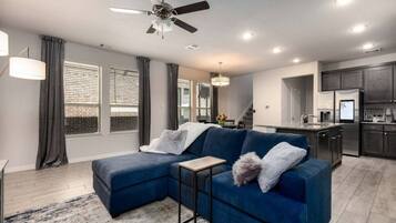 House (2 Bedrooms) | Interior