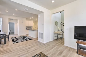 Interior - Charming 3BR Retreat - Perfect for Families! (Fort Collins)