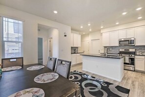 House (3 Bedrooms) | Interior