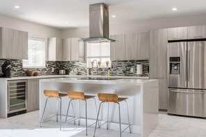 Interior - Heated Pool & BBQ Olas Villa by Rovetravel (Fort Lauderdale)