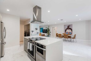 Interior - Heated Pool & BBQ Olas Villa by Rovetravel (Fort Lauderdale)