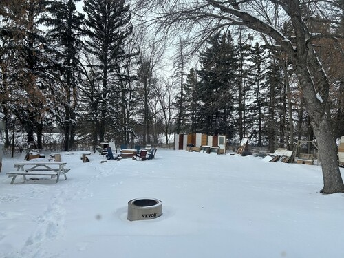 Cozy cottage in Three Hills, Alberta. Pet Friendly!