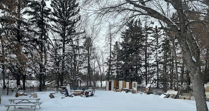 Cozy cottage in Three Hills, Alberta. Pet Friendly!