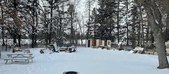 Cozy cottage in Three Hills, Alberta. Pet Friendly!