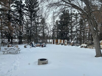 Cozy cottage in Three Hills, Alberta. Pet Friendly!