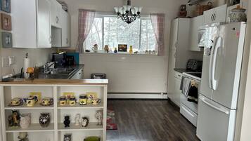 Coffee/tea maker, fridge, microwave, oven