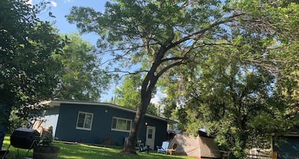 Cozy cottage in Three Hills, Alberta. Pet Friendly!