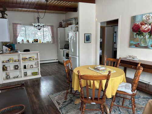 Cozy cottage in Three Hills, Alberta. Pet Friendly!