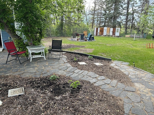 Cozy cottage in Three Hills, Alberta. Pet Friendly!