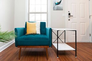 Interior - Your Cozy One Bedroom Midtown (Detroit)