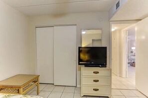 Interior - J1 Amelia South (Fernandina Beach)