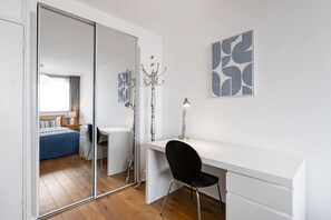 House, Smoking - 2BR Marylebone Home - Beautiful Views Balcony (London)