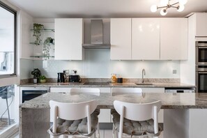 House, Smoking - 2BR Marylebone Home - Beautiful Views Balcony (London)
