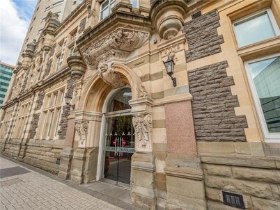 Skyline Views Opposite Utilita - Central Stay!