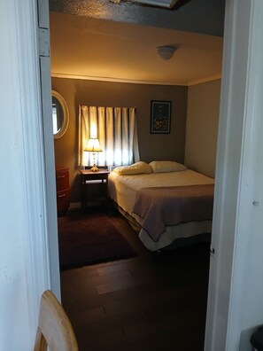 Fer et planche à repasser, accès Internet, draps fournis