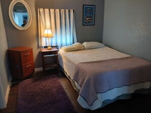 3 slaapkamers, een strijkplank/strijkijzer, internet, beddengoed