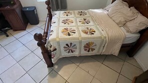 3 chambres, fer et planche à repasser, Wi-Fi, draps fournis