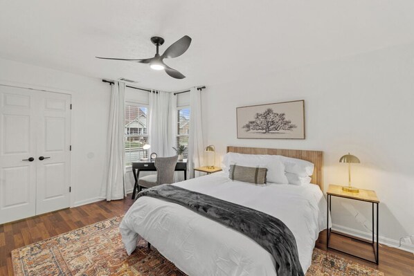 3 habitaciones, tabla de planchar con plancha, wifi y ropa de cama