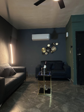 Flat-screen TV. Departamentos MateoS 501