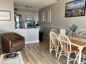 Dining - Oceanfront Villa-Beachfront Heated Pool-Walk to Coligny Plaza-South Forest Beach (Hilton Head Island)