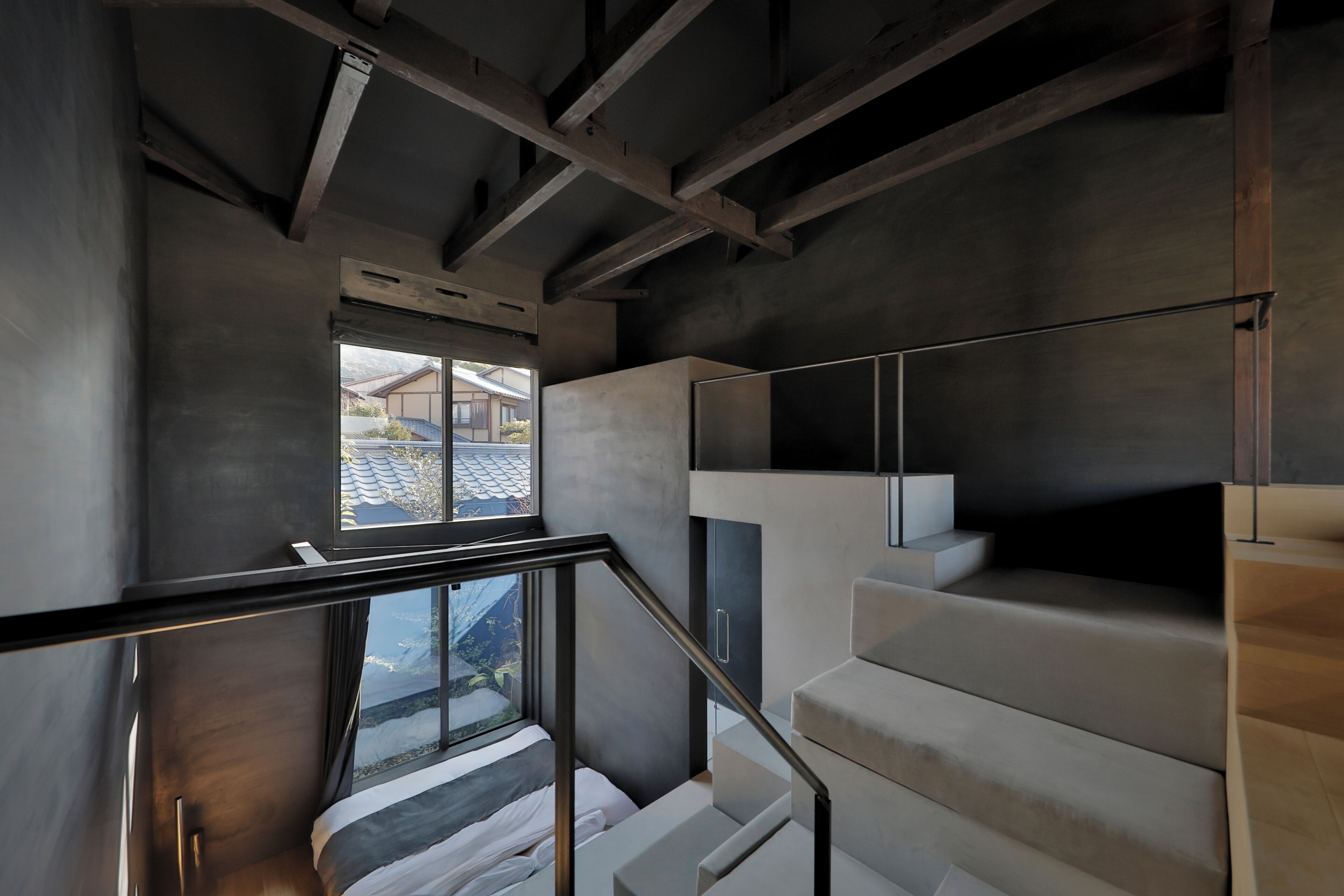 Een kluis op de kamer, een strijkplank/strijkijzer, gratis wifi