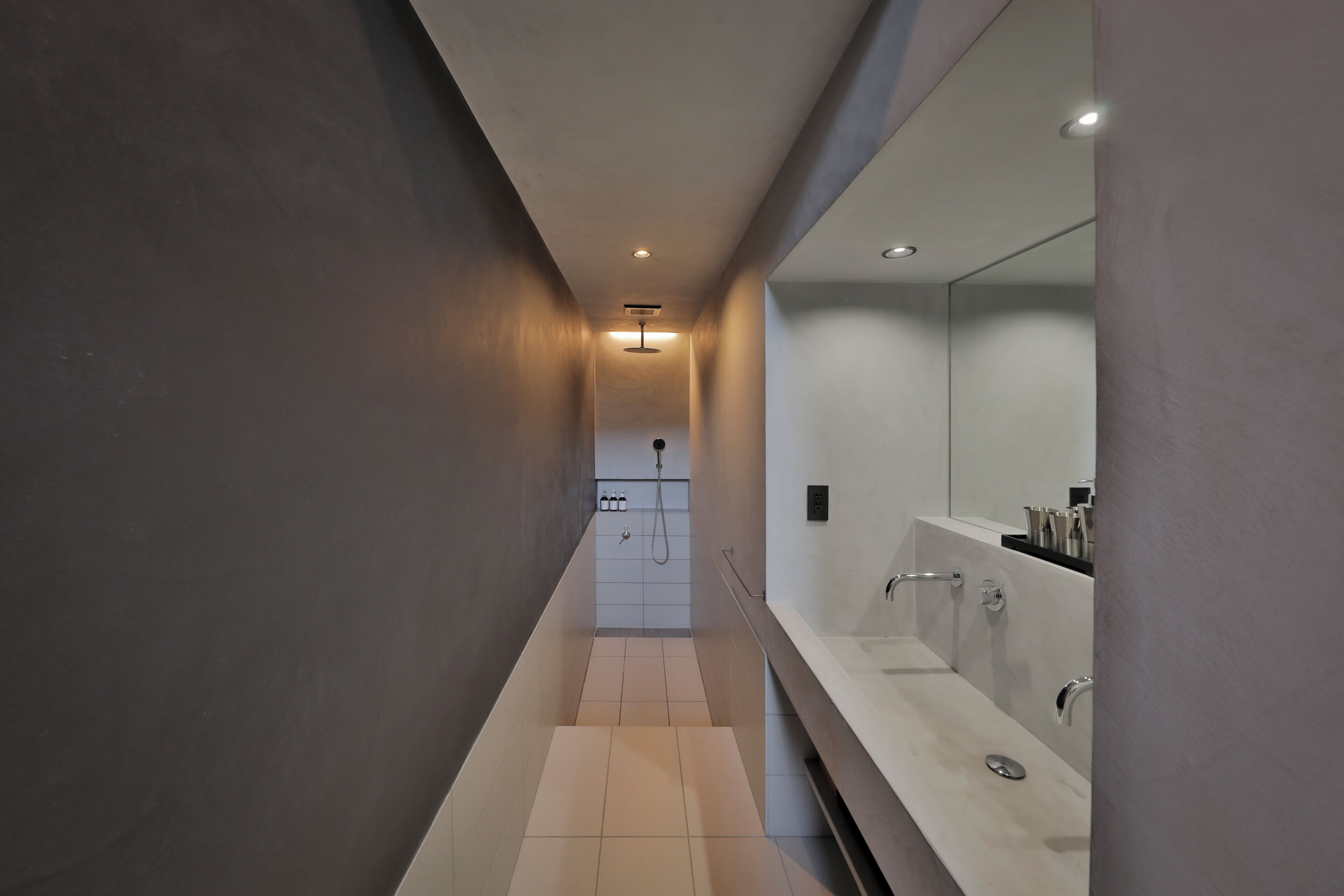 Badewanne und Dusche (separat), kostenlose Toilettenartikel