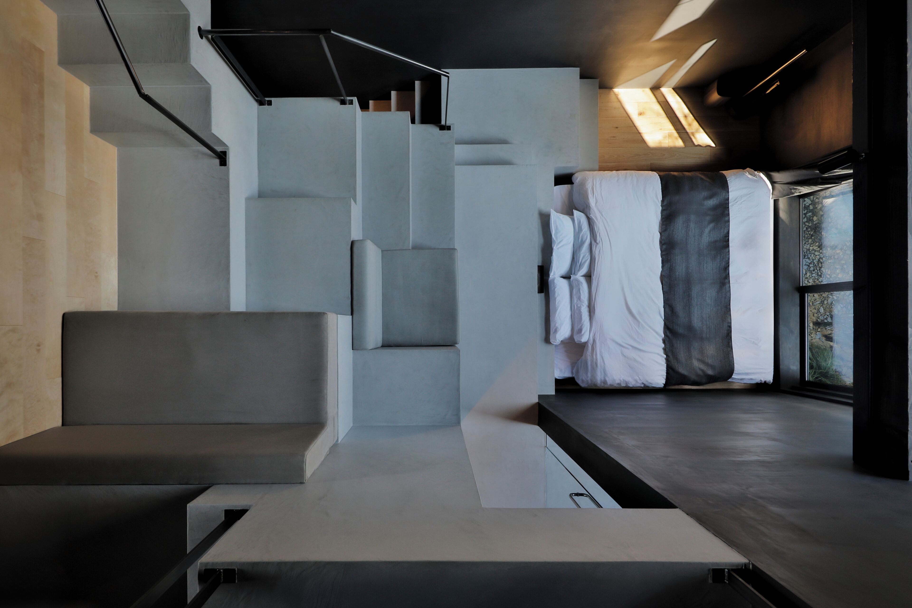 Een kluis op de kamer, een strijkplank/strijkijzer, gratis wifi