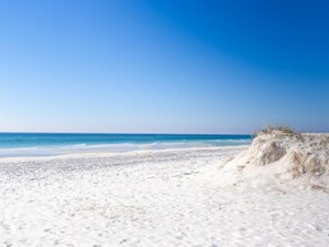 Beach nearby - Paradise Found - Gorgeous 4BR Lagoon View Beach House w\ Fishing Pier (Gulf Shores)