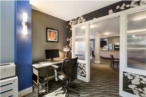 Business center - Sure Stay Plus Hotel by Best Western Mountain View, 9 miles from Levi's stadium (Mountain View)