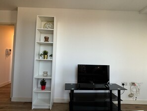 Interior - 4 Bed 2 Bath Balcony Retreat - 15min-O2 Arena! (London)