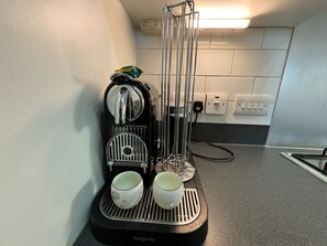 Interior - 4 Bed 2 Bath Balcony Retreat - 15min-O2 Arena! (London)