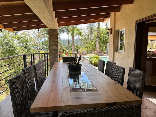 Outdoor dining