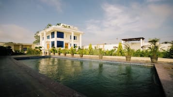 Ulkouima-allas, lämmitetty uima-allas