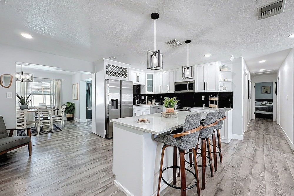 3485 Floral Drive SE