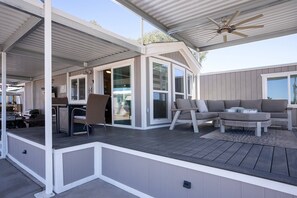 Interior - Picture Perfect at Sam's Beachcomber! (Lake Havasu City)