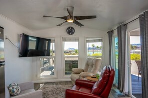 Interior - Picture Perfect at Sam's Beachcomber! (Lake Havasu City)