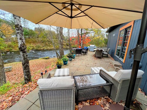 37pa Superbly Appointed Riverfront Home in Littleton! Skiing, Hiking, Firepit, wif