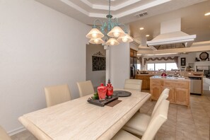 Interior - Vega Lane , Breathtaking Panoramic Lake View! (Lake Havasu City)