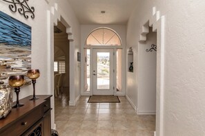 Interior - Vega Lane , Breathtaking Panoramic Lake View! (Lake Havasu City)