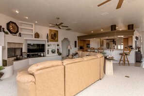 Interior - Vega Lane , Breathtaking Panoramic Lake View! (Lake Havasu City)
