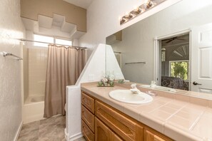 Interior - Vega Lane , Breathtaking Panoramic Lake View! (Lake Havasu City)